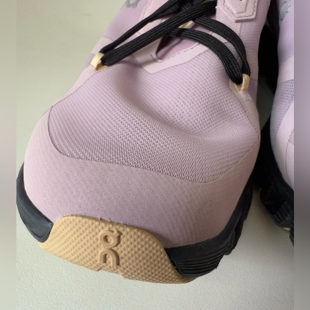 On Running Women's Trail Sneakers in Lavender with Black Outsole - Picture 4 of 16